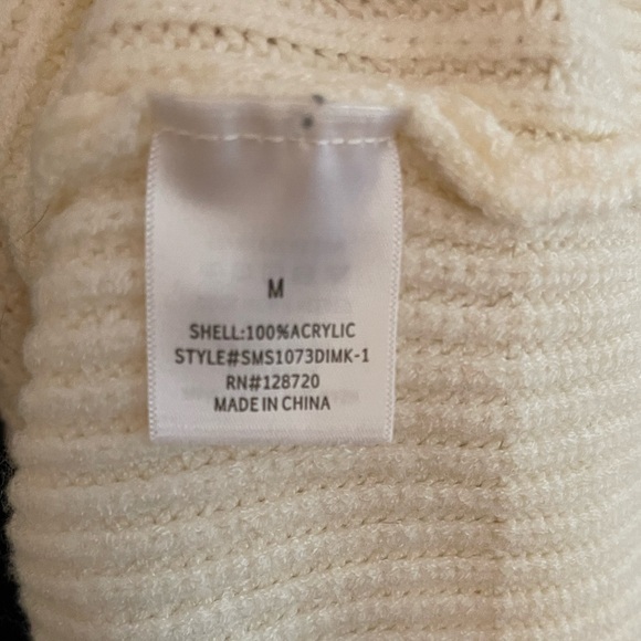 Women’s M Black & White Cheetah Sweater - Picture 4 of 4